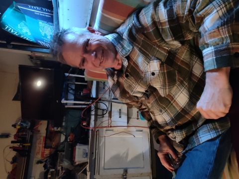 Jomoslomo is Single in Beaverton, Oregon, 2