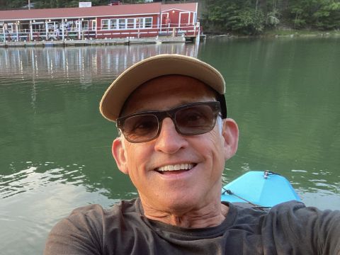 MrConservative is Single in Portsmouth, New Hampshire, 2