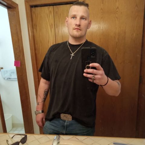 Zachariah72 is Single in Keizer, Oregon, 5