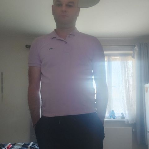 Ross602 is Single in London, England, 2