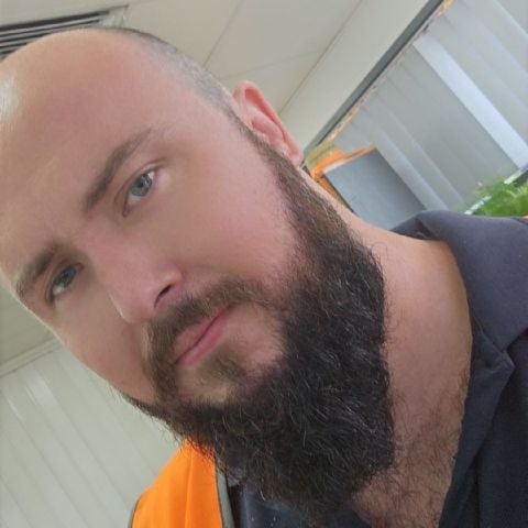 Raellys is Single in Bundamba, Queensland, 1