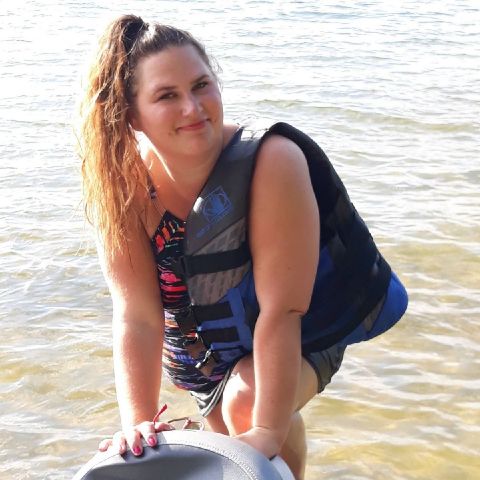 MadelinelovesJesus7 is Single in Kalamazoo, Michigan, 4