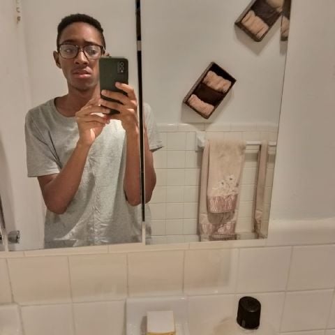 Lonnie201 is Single in Hollywood, Florida, 1
