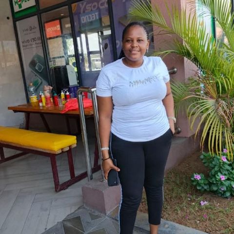 Yvonne242