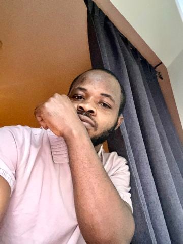 Okoli is Single in edinburgh, Scotland, 3