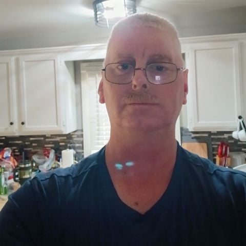 Mich0469 is Single in Wayland, Michigan, 4