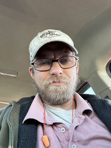 Peter9724 is Single in Panama, Florida, 3