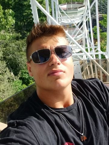 coltont19 is Single in Alliance, Ohio, 4