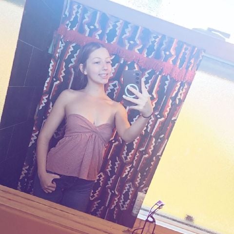 NikiSen is Single in Eureka, California, 2