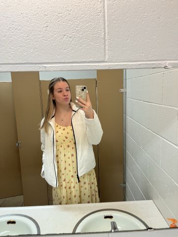 Abby055 is Single in Grand Junction, Michigan, 2