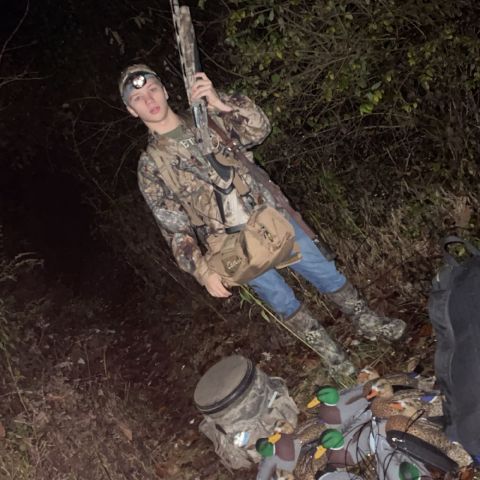Greyson18 is Single in Vicksburg, Michigan, 2