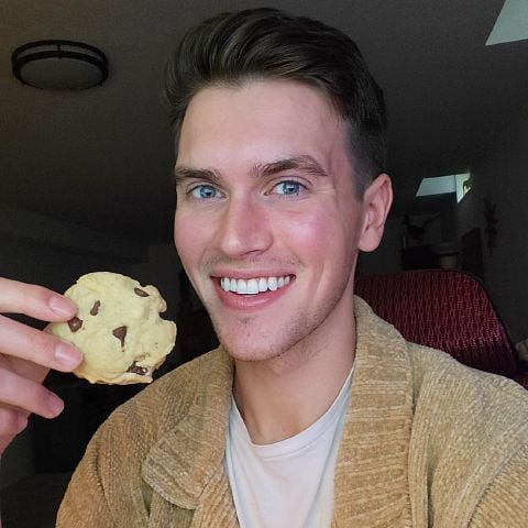 ConnorD3Moss is Single in Wichita, Kansas, 2