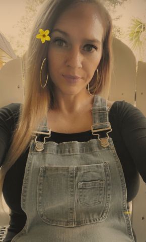 Lesliethorn is Single in Edinburgh, Scotland, 4