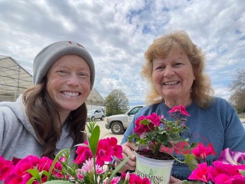 deborahamos is Single in PARKERSBURG, West Virginia, 5