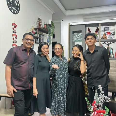 GloriadeQ is Single in Ambon, Maluku, 5