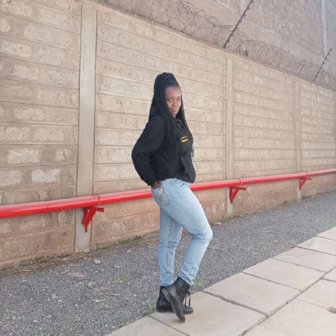 Julie_adhis
