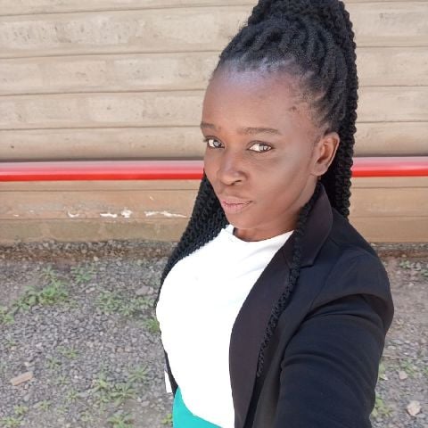 Julie_adhis