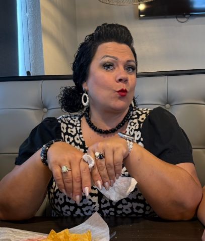 J0yFul1 is Single in Ames, Iowa, 4