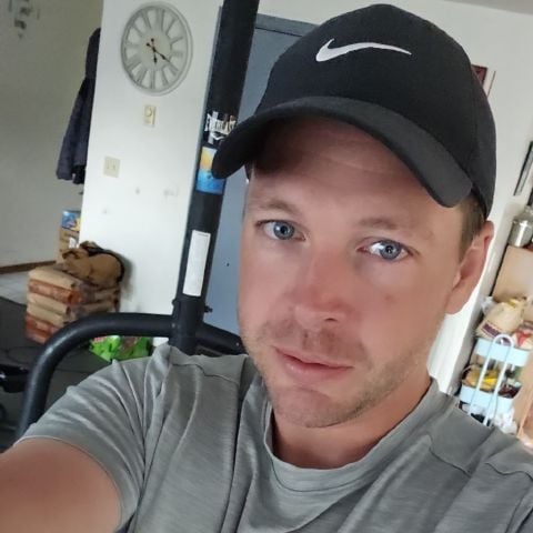 Mrk87 is Single in Clinton, Washington, 4