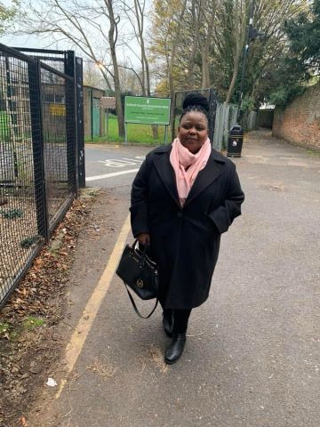 Sharonrose77 is Single in Bromley, England, 3