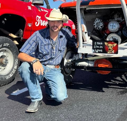 derekragan is Single in Riverton, Kansas, 3