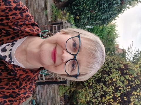 Debi646 is Single in Cheltenham, England, 2