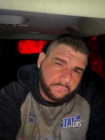 hconn32 is Single in Pineville, West Virginia, 1