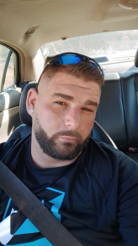 hconn32 is Single in Pineville, West Virginia, 3