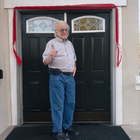 CuddleHugKiss is Single in HUTCHINSON, Kansas, 4