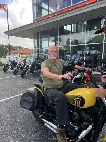 Roberto1957 is Single in Okahumpka, Florida, 2