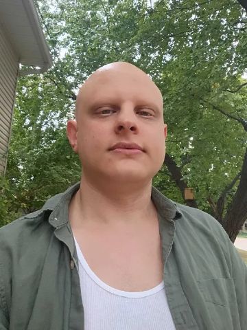 Bloim is Single in DAVENPORT, Iowa, 2