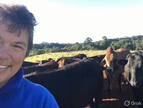 gloryhound is Single in Cairns, Queensland, 6