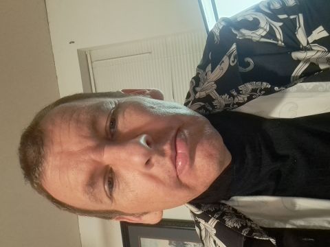 livebythesword is Single in KANSAS CITY, Missouri, 6