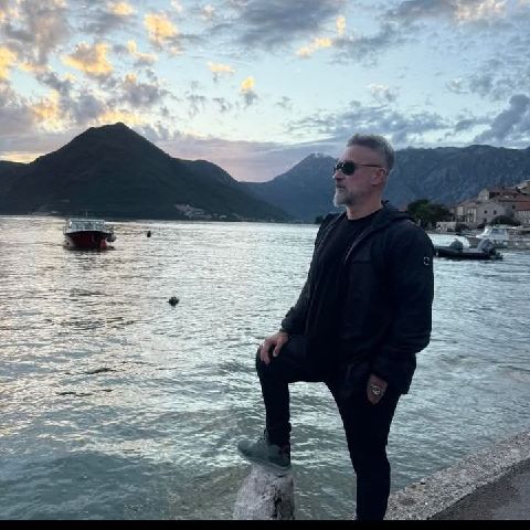 Benfordd is Single in Reston, Virginia, 3