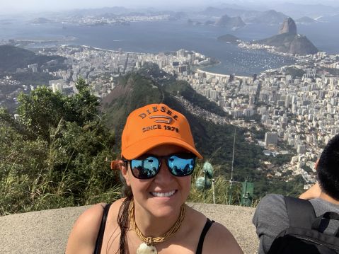 Adriana_40 is Single in london, England, 4