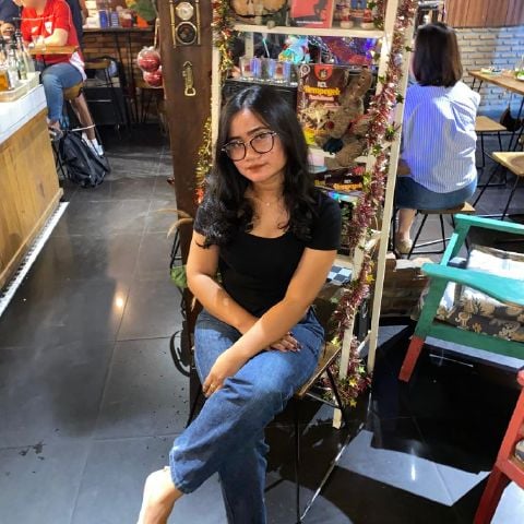 Momoooooo is Single in Milan, Basilicata, 2