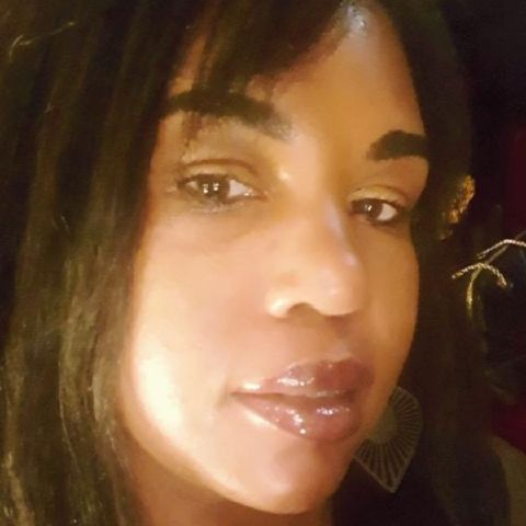 Candi160 is Single in London, England, 2