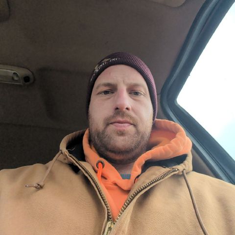 Ryan223 is Single in Birdseye, Indiana, 2