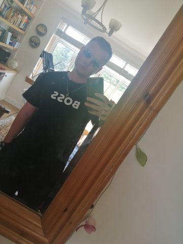 Jonny946 is Single in glasgow, Scotland, 3