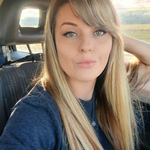 Autumn1993 is Single in Thermopolis, Wyoming, 2