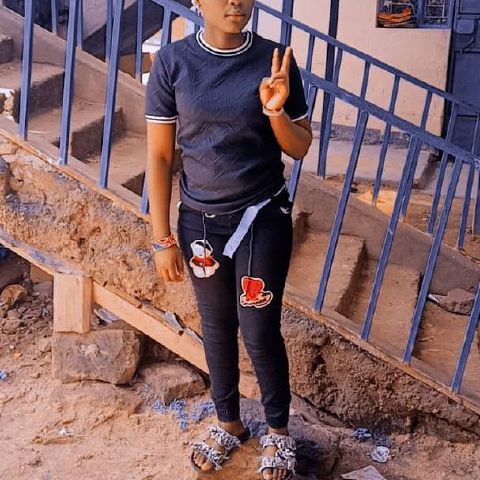 Linno is Single in Beverly Hills, California, 3