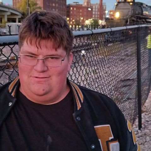 Kaleb24 is Single in Independence, Missouri, 3