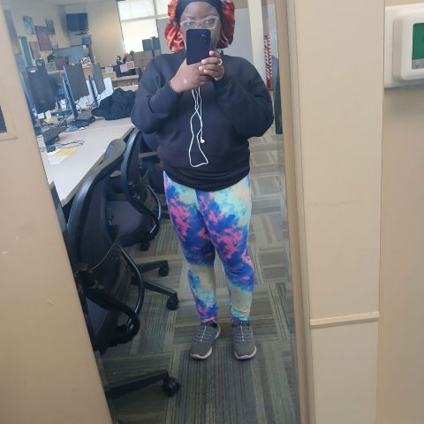 Sara2057 is Single in Palmdale, California, 2