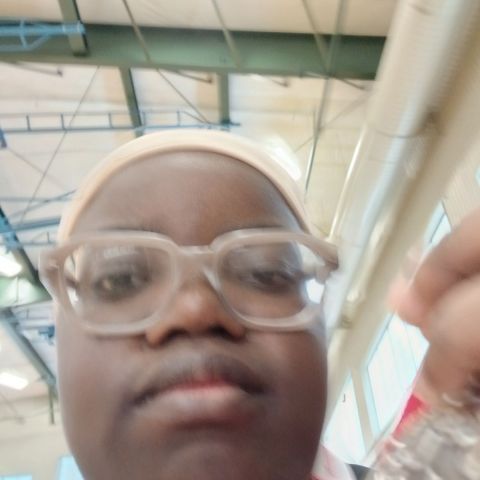 Sara2057 is Single in Palmdale, California, 3