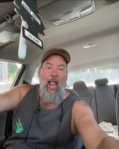 Earltown is Single in Las Vegas, California, 3