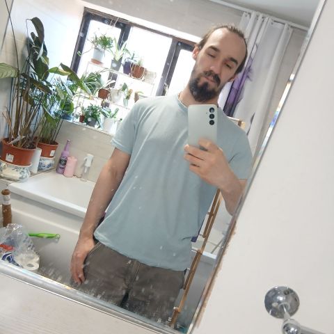 LePine is Single in Thetford, England, 5