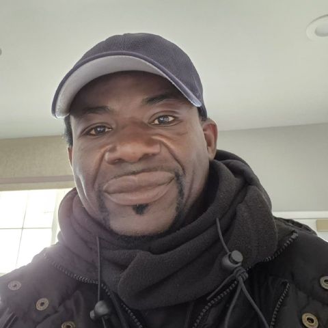 Makhi is Single in Palatine, Illinois, 2