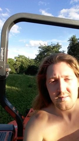 Strangelyunique is Single in OWINGSVILLE, Kentucky, 4