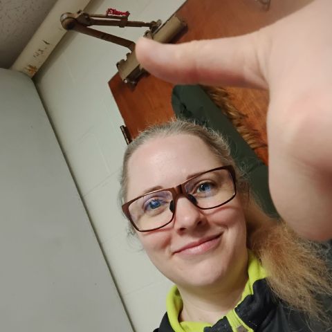 Hollie1 is Single in Macomb, Illinois, 4