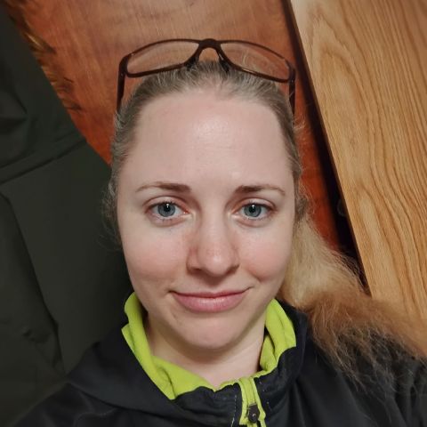 Hollie1 is Single in Macomb, Illinois, 5